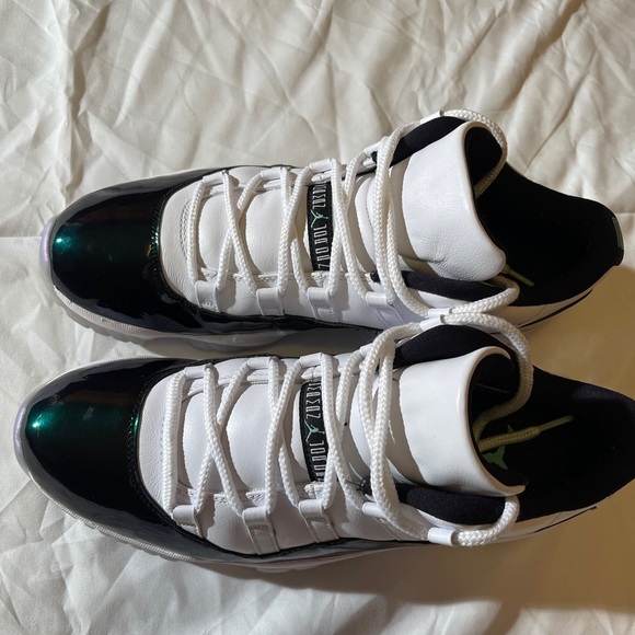 Jordan 11 Retro Low Iridescent - Picture 5 of 8